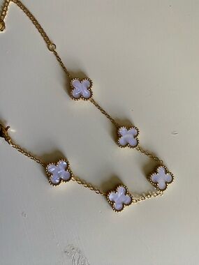 Gold tone bracelet with White mother of Pearl Clovers